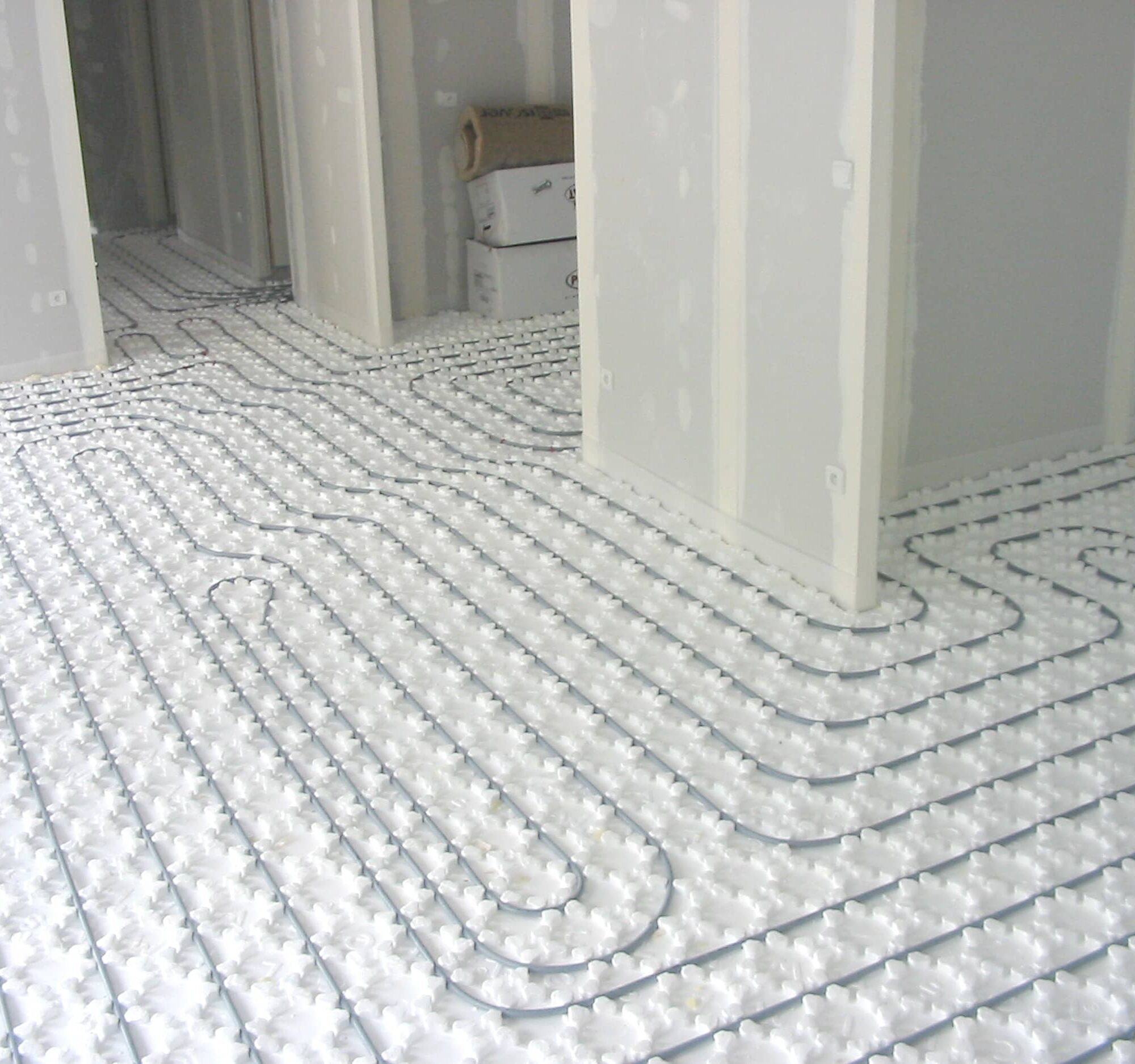 Comment r&eacute;ussir la pose de carrelage sur un sol chauffant sans risque de fissure ? Rixheim