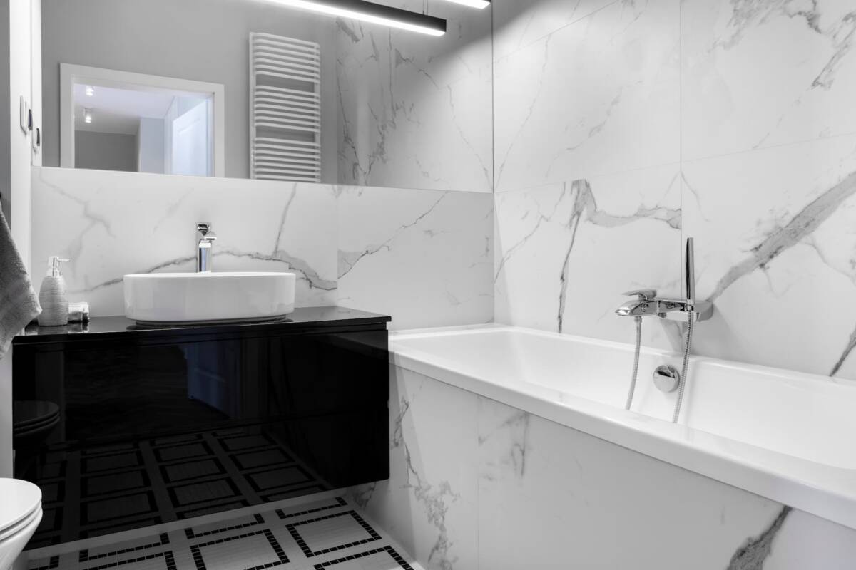 Comment maximiser l&#8217;espace dans une petite salle de bain en installant une baignoire ? Audincourt