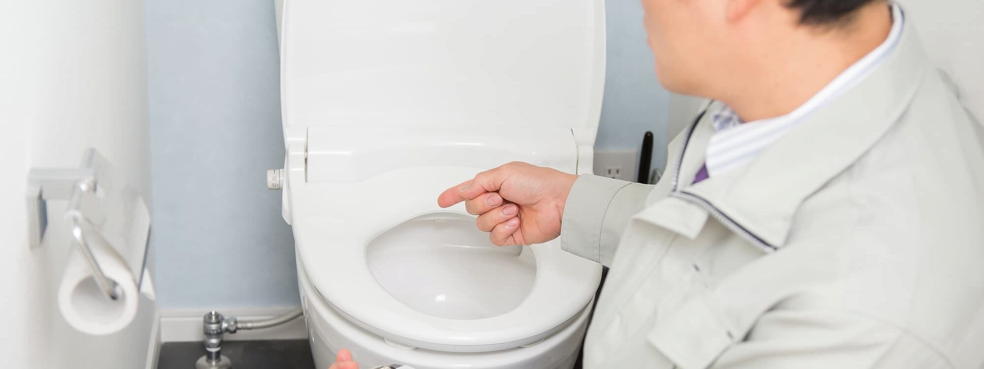 ADOBESTOCK_211637264 1 2000X750 | Vitrine Banyo Douchette hygiénique : pourquoi est-elle essentielle dans une salle de bain moderne ? Audincourt