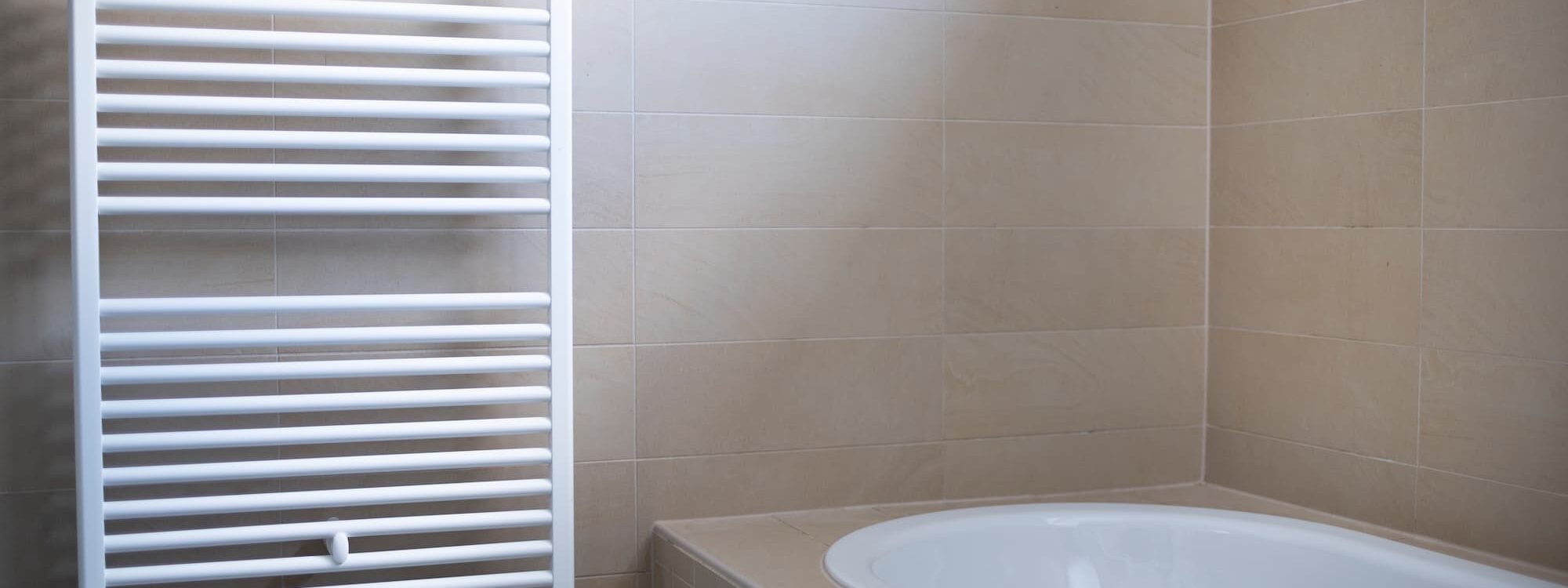 SECHE_SERVIETTES 2000X750 | Vitrine Banyo Comment bien dimensionner un sèche-serviettes en fonction de la surface de la salle de bain ? Riedisheim